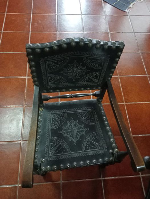 Vendo mesa, cadeiras e móvel estilo vintage