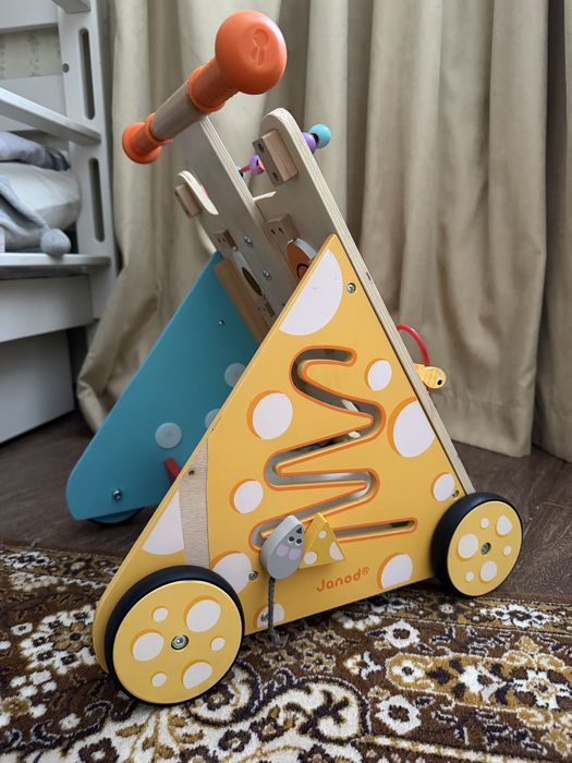 Ігровий центр-ходунки Кошеня Janod бізіборд толокар дерев'яний