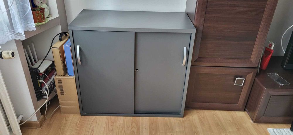 Biurko I Kompaktowy zestaw mebli biurowych