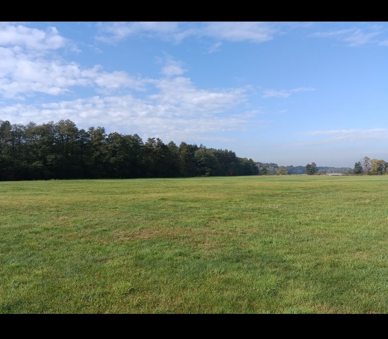 Sprzedam działkę z bezpośrednim dostępem do drogi