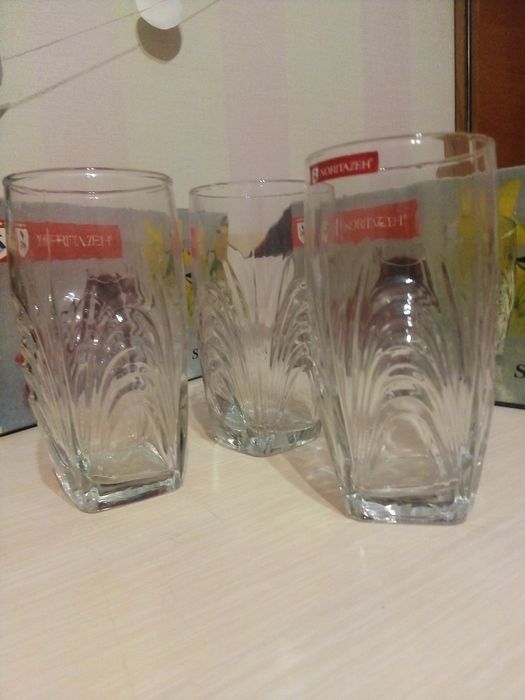 Стаканы стекло 12 штук.
