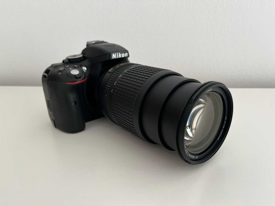Nikon D5300 - Maquina fotográfica + 2 lentes Nikon + tripé Manfrotto