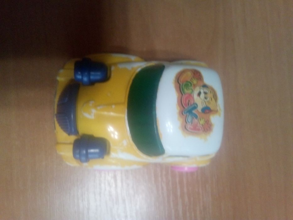 Маленькая машинка.