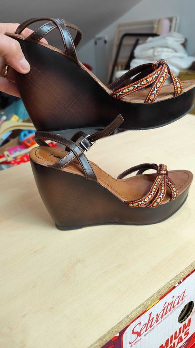 Sapatos Natura, tamanho 39