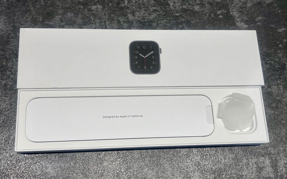 Oryginalne opakowanie po Apple Watch SE 1. gen. 40mm