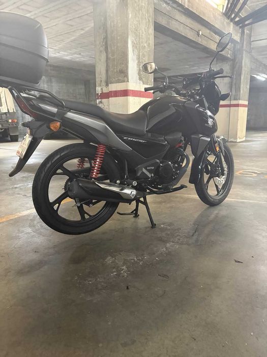 Honda CB125F 2023 | 7.077 km | Baú Givi + suporte telemóvel