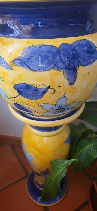 Vaso com apoio. Cerâmica. Usado.