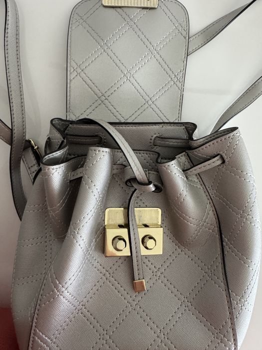 Mochila Guess original NOVA prateada