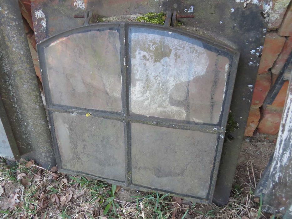 Okno Żeliwne Dachowe Do Renowacji