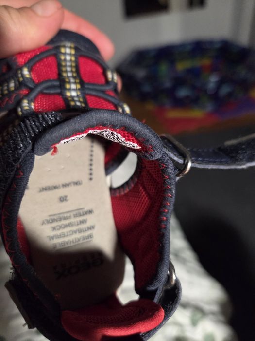 Vendo sandálias/sapatos  de bebe Geox