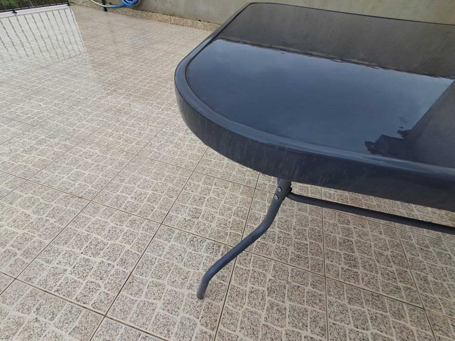 Conjunto mesa de jardim com guarda sol
