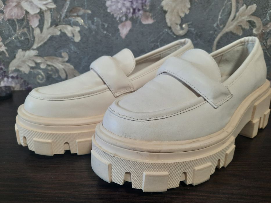 Продам туфельки для школы