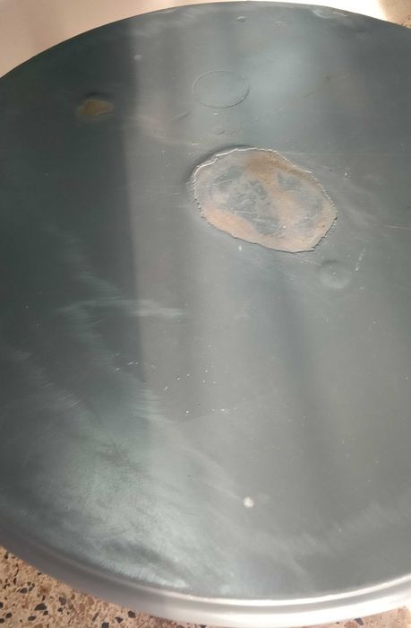 Mesa redonda, cinza, com 62 cm alt e 57 diametro, por 20€