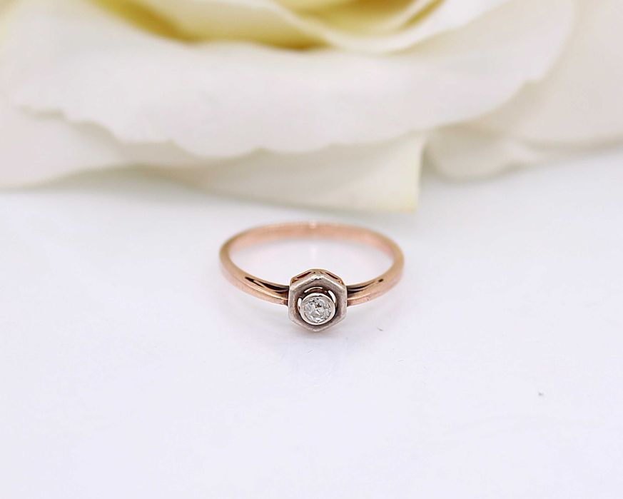 Złoty pierścionek p.585/1,83g z cyrkonią na froncie