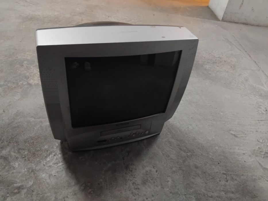 Tv Daewoo com leitor de cassetes VHS