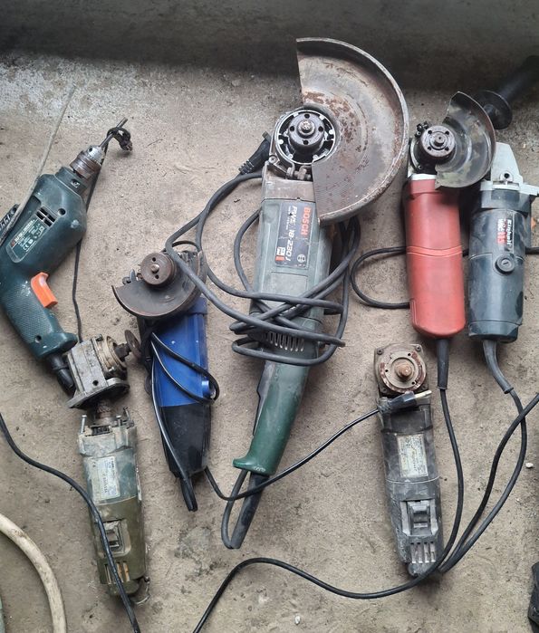 Conjunto de maquinas eletricas avariadas.