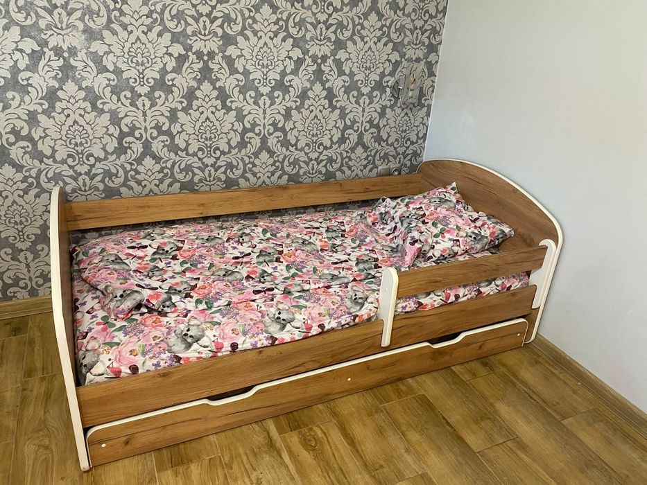 Łóżko dziecięce 180x90 z materacem