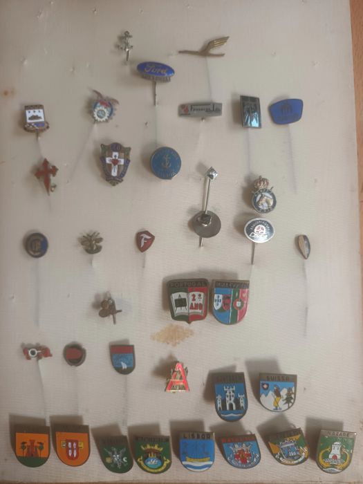 Pins vários colecionáveis