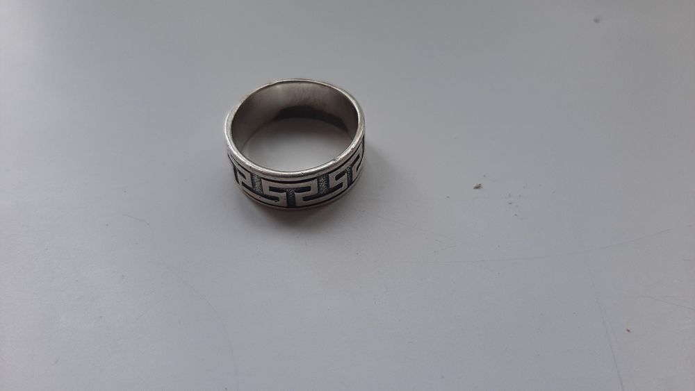 Продам серебряное кольцо