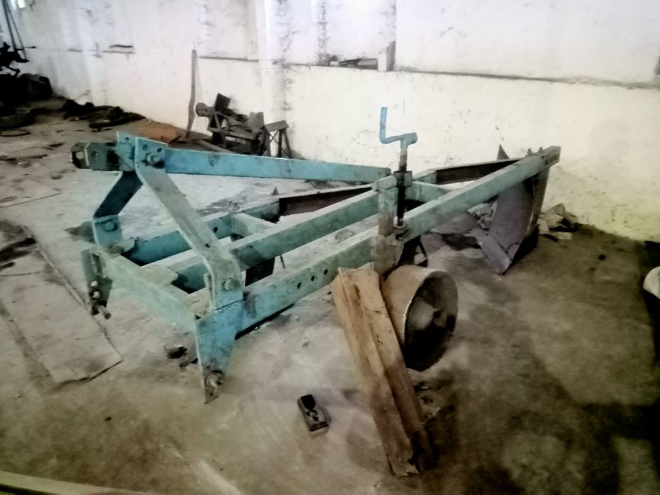 Плуг  3 корпусний