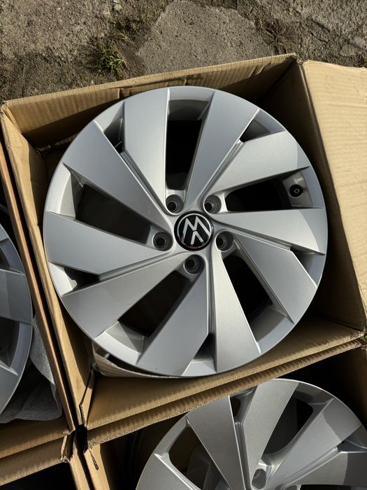 Felgi 17 VW GOLF 6 7 8 Passat B6 B7 Jetta Touran oryginał jak NOWE