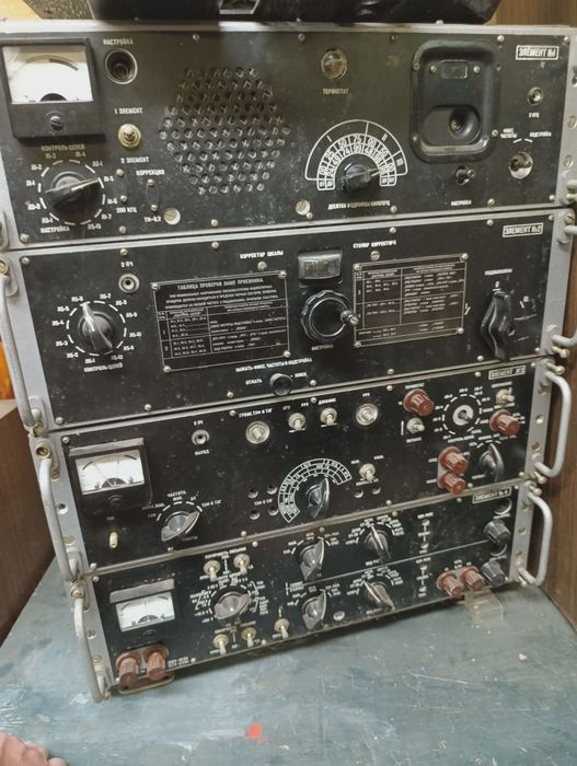 Радіоприймач Р-154-2М «Молібден» під відновлення