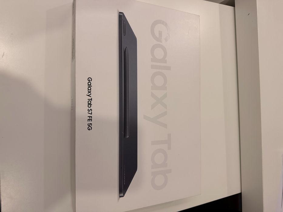 Galaxy Tab S7 FE 5g + capa teclado original