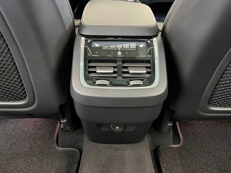 Volvo XC90 B6      2024