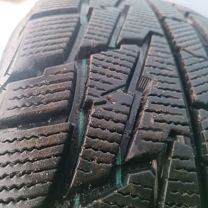 Продам резину зимню,стан нової