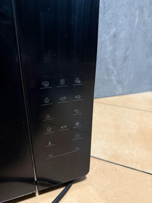 Mini piekarnik Hisense