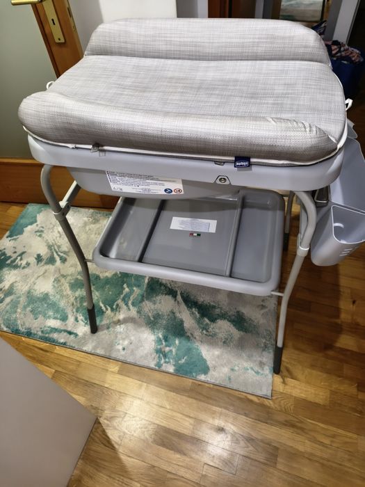 Muda fralda e banheira da marca Chico