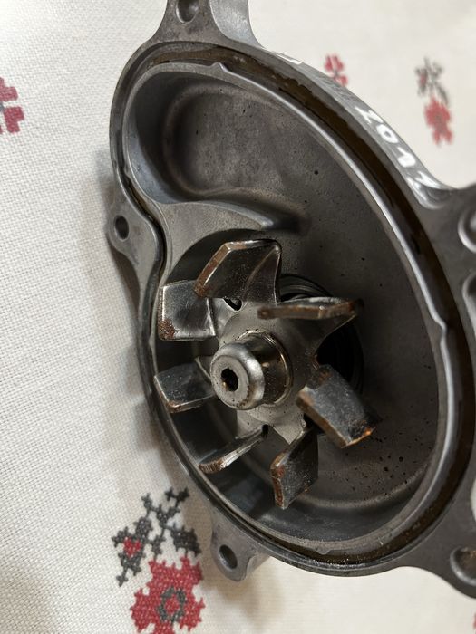 Продам помпа Subaru Fb-25