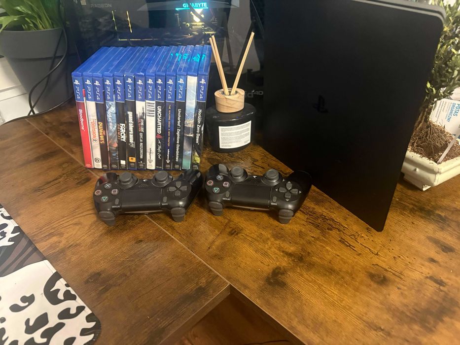 PS4 Slim+ gry god of war Ragnarok i inne.