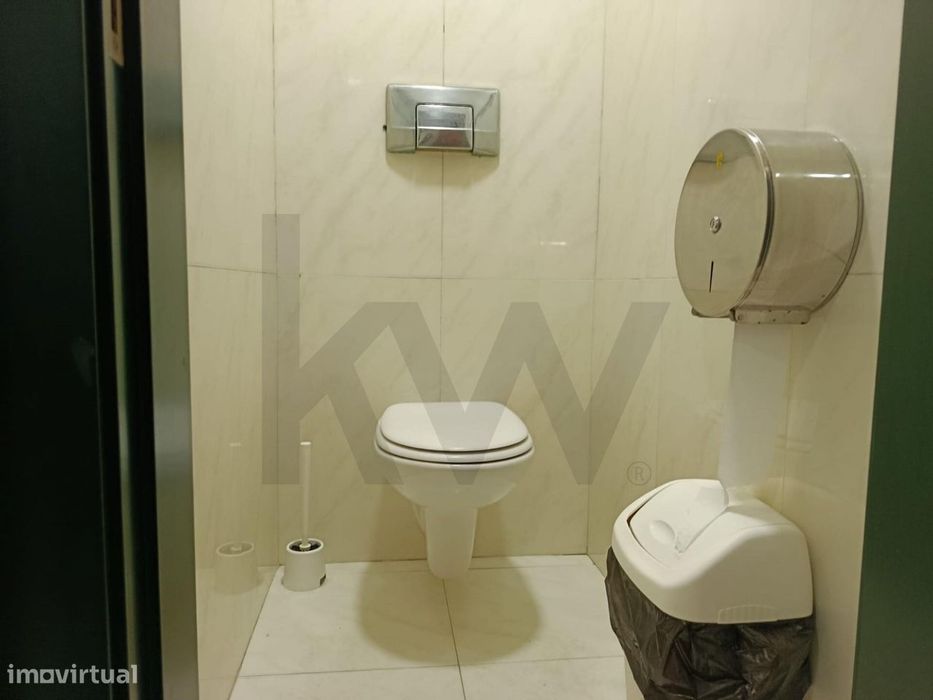 Pastelaria e Padaria com fabrico próprio, para trespasse, em Esgueira,