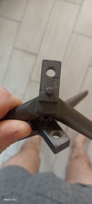 Ніжки телевізора ківі