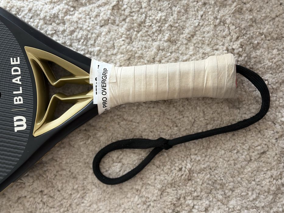 Wilson Blade Pro V2 Padel 365g – Carbono – Preto/Dourado