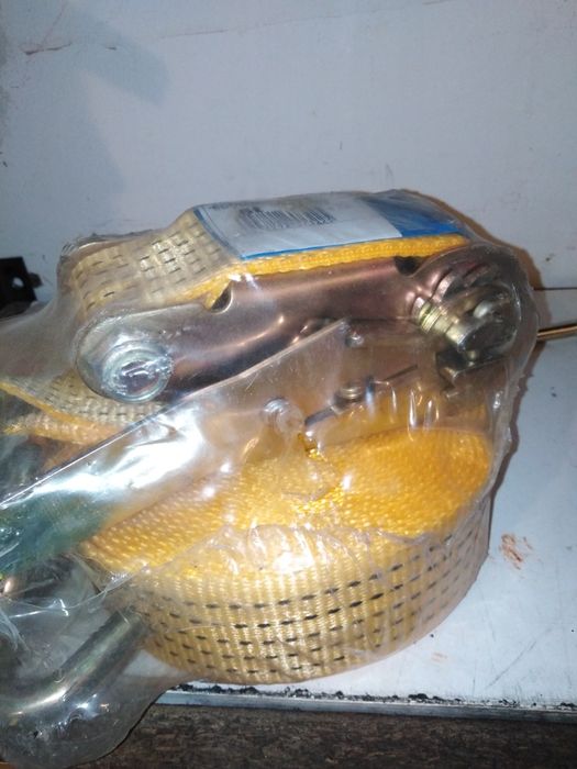 Pas transportowy z napinaczem