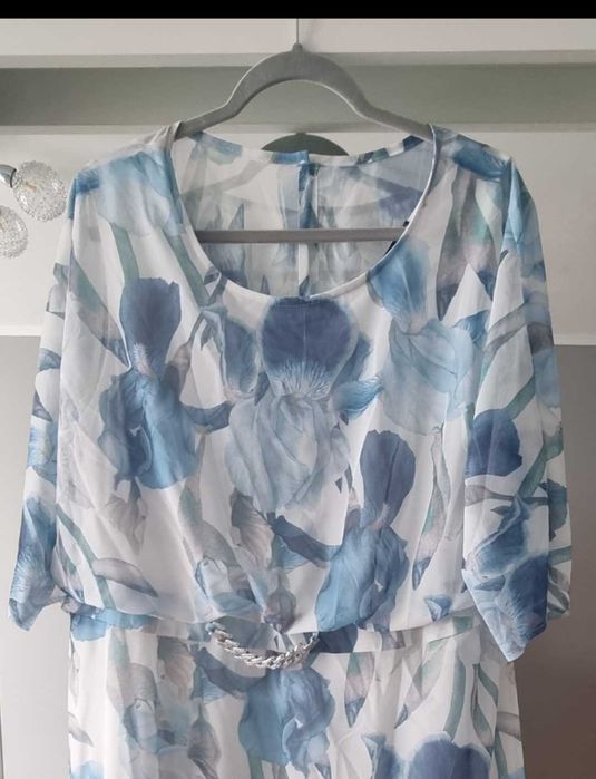 Sukienka biała, niebieskie kwiaty, nowa r.52