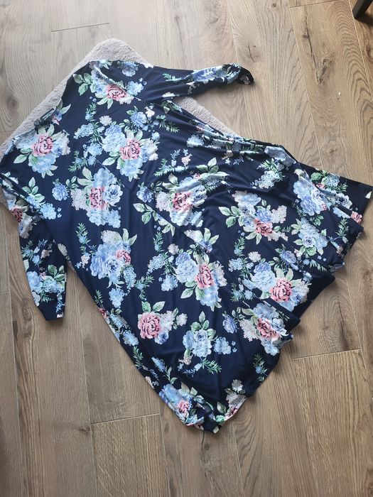 Sukienka w kwiaty r XXL