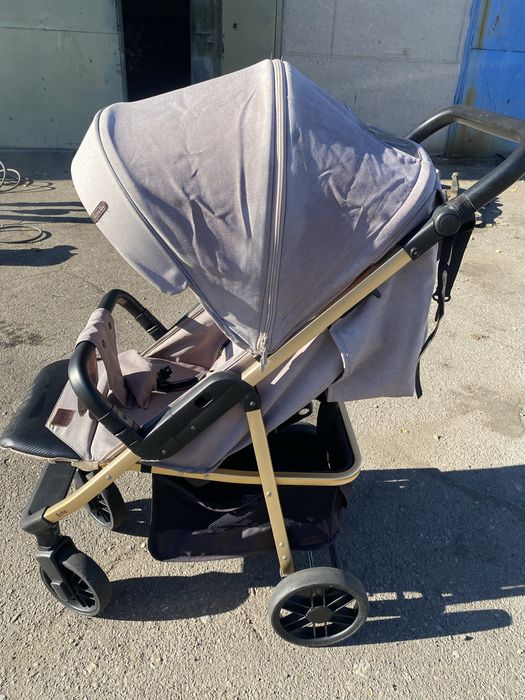 Дитяча прогулянкова коляска