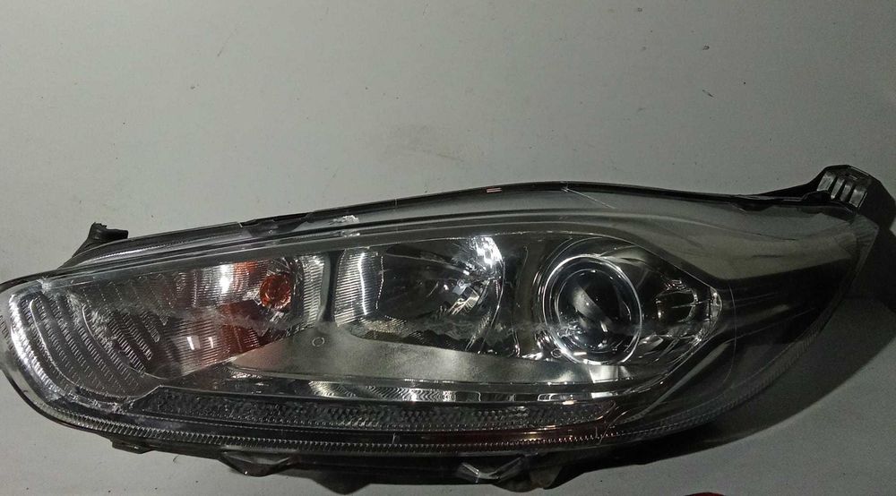 FAROL ÓTICA LADO ESQUERDO FORD FIESTA 2013