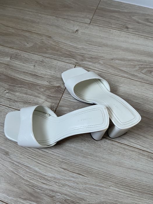 Продам шльопанці Bershka взуті один раз