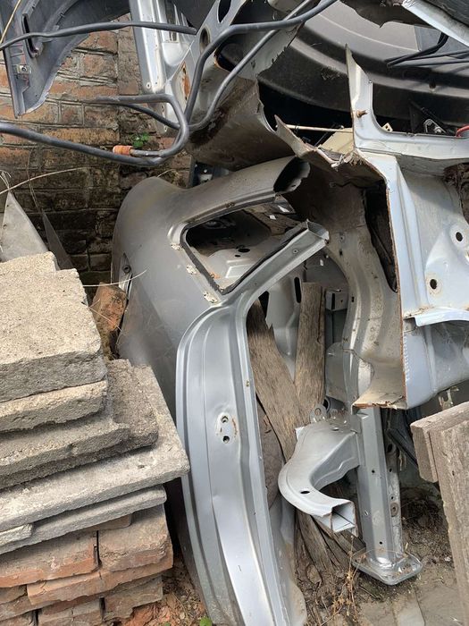 Продам ауди а6 с5. На запчасти или целиком . 2.5тди.  кузов,  салон, п