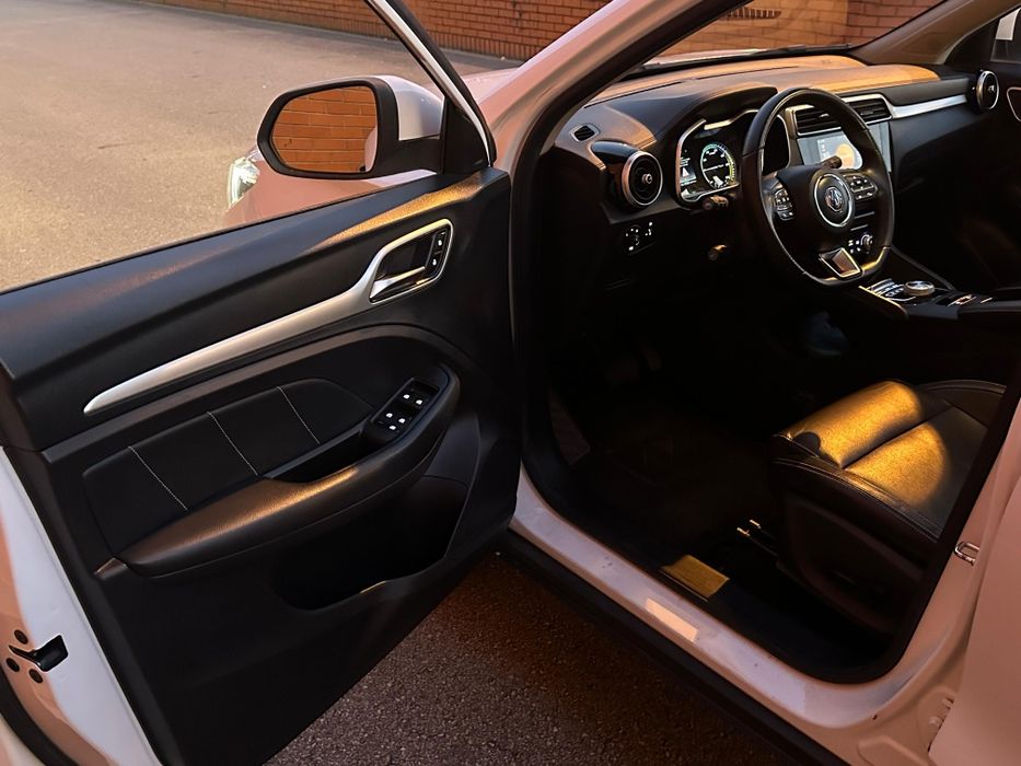 MG ZS EV Luxury 44kw