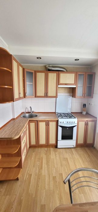 Продаж 3-х к.кв. вул. Новгородська, буд. 5, поруч 5-та дитяча лікарня.