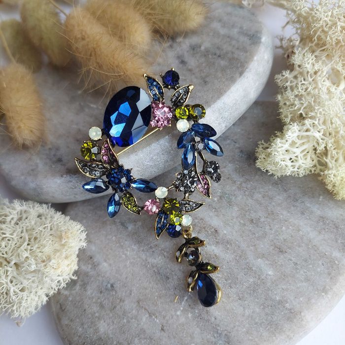 Broszka przypinka Vintage glamour ażurowa.