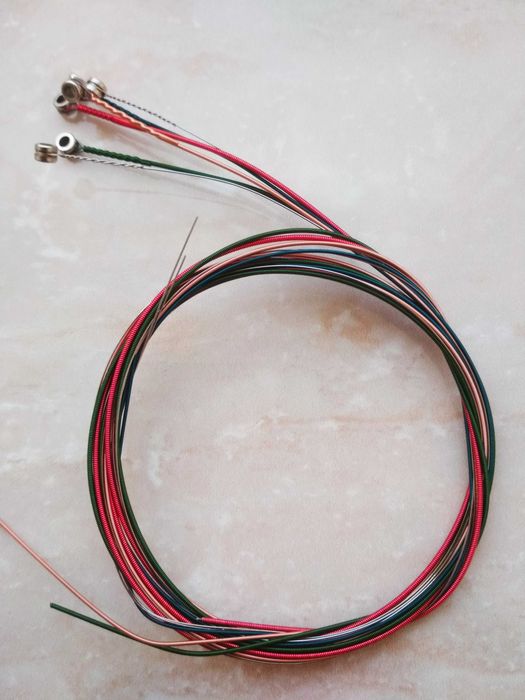 Струни для електричних та класичних / акустичних гітар. Акція.