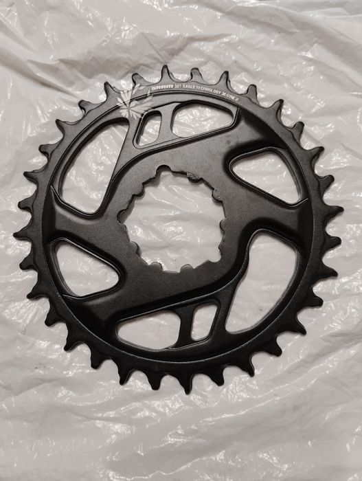Vendo selins de bicicleta e prato sram