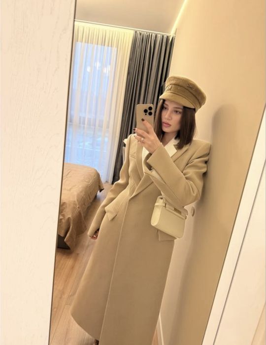 Бежеве пальто BAZHANE