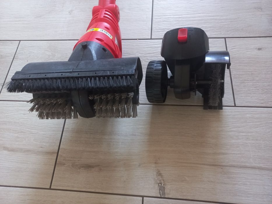 Zamiatarka elektryczna do kostki brukowej